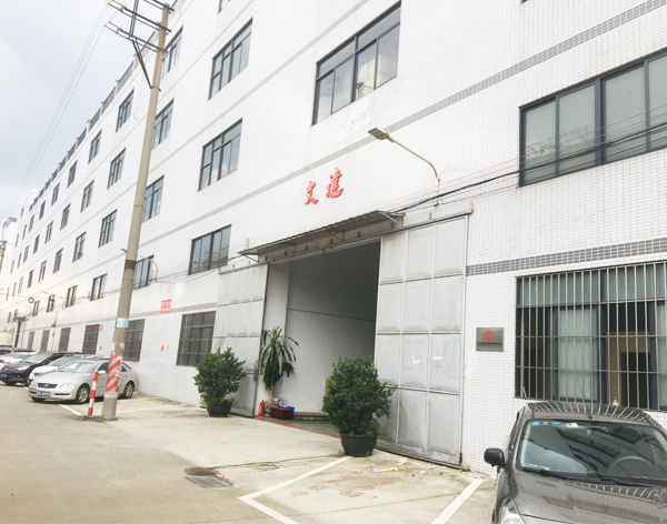 厂门口